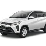 Daihatsu Terios putih tampak serong depan dan samping untuk layanan sewa mobil Jakarta dengan driver profesional