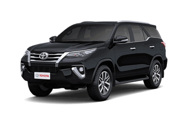 Toyota Fortuner hitam tampak serong depan dan samping untuk layanan sewa mobil premium Jakarta dengan driver profesional