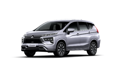 Mitsubishi Xpander putih untuk layanan sewa mobil Jakarta dengan driver profesional dari Sarana Rent Car
