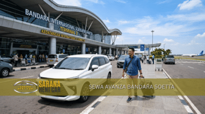Toyota Avanza putih di depan terminal Bandara Soekarno-Hatta – Avanza untuk antar jemput bandara